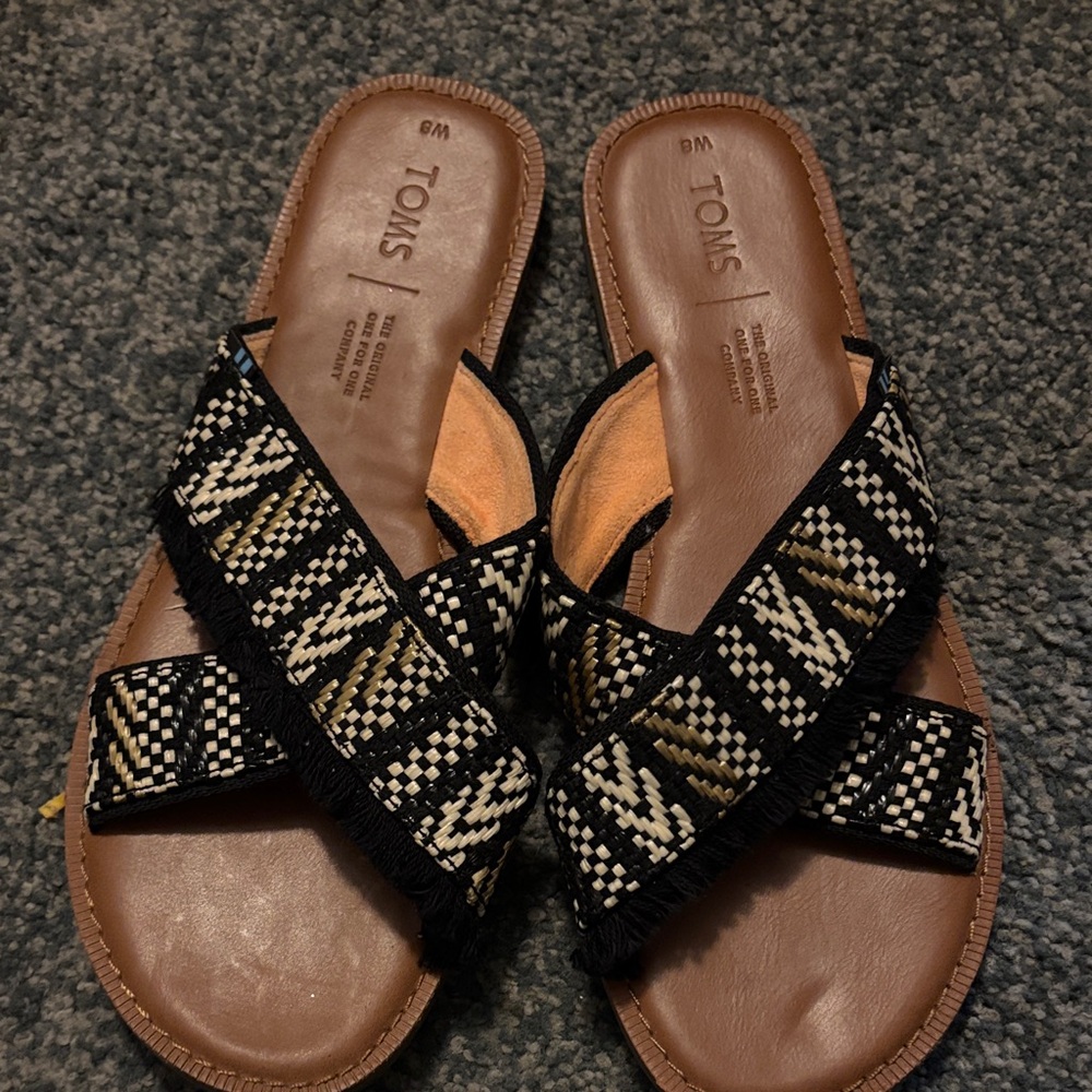 TOMS Women's Black and Brown Patterned Sandals